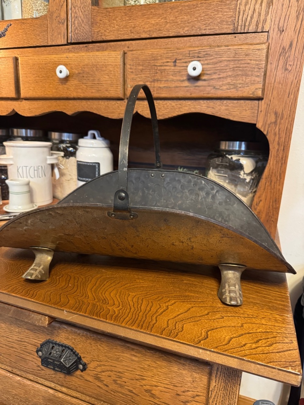 Antique-Style MCM Brass Footed Hammered Metal Fireplace Log Carrier with Handle